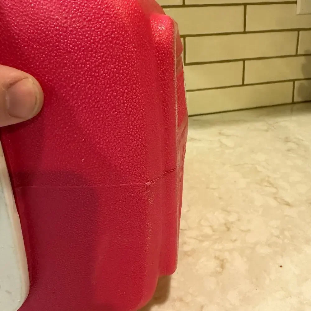 Vintage Cherry Pink‎ Little Playmate by Igloo Push Button Drink Picnic Cooler O6